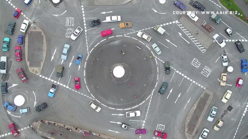 https://wsa-website-assets.s3.amazonaws.com/assets/images/What-to-Look-for-at-Roundabouts.jpg