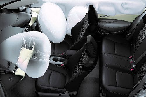 https://wsa-website-assets.s3.amazonaws.com/assets/images/corolla-altis-hybrid-interior-airbags.jpg